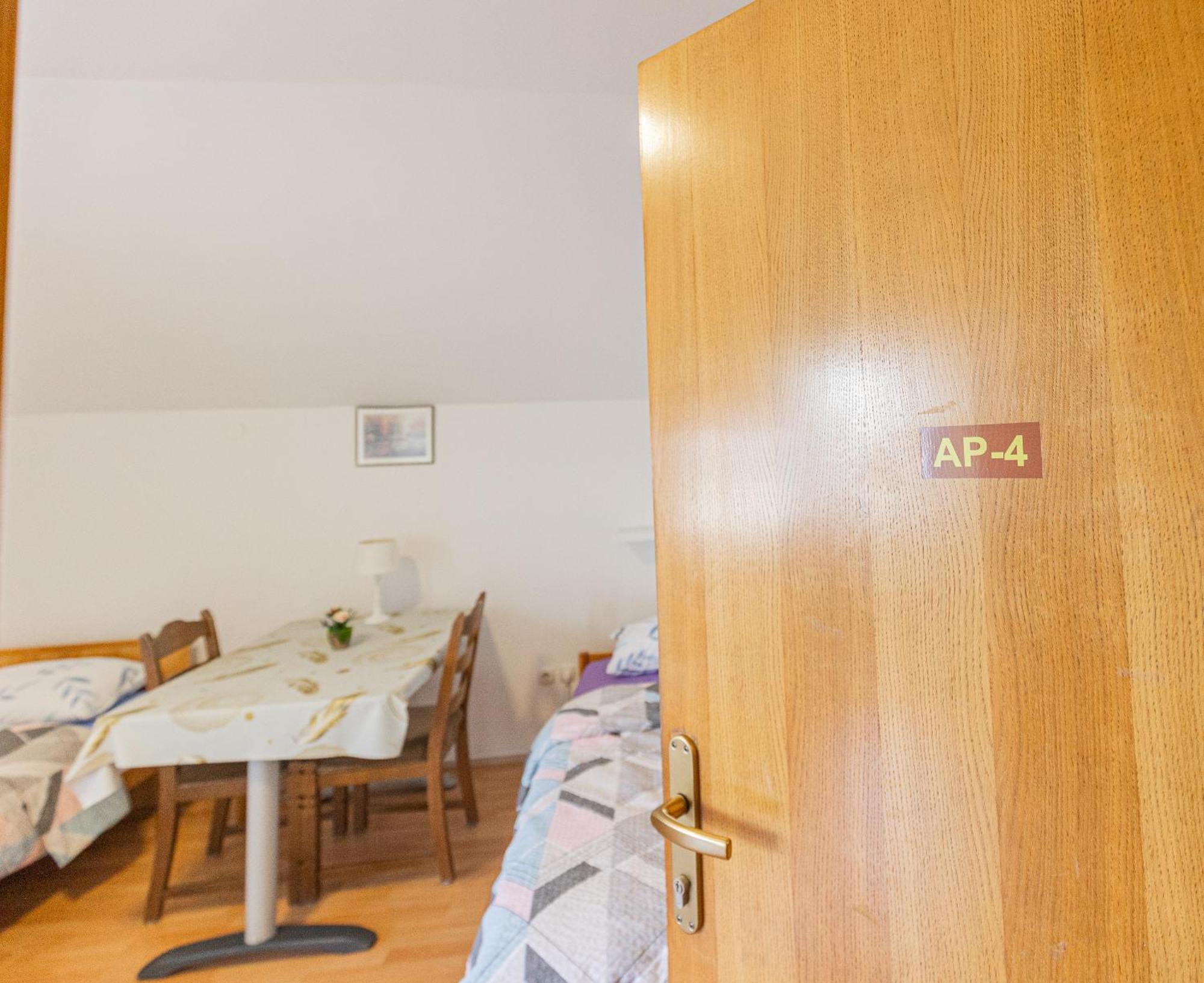 Rooms Kozarje Liubliana Exterior foto